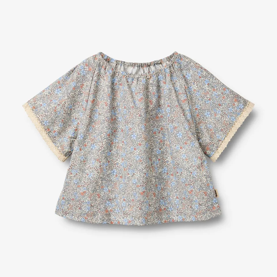 wheat-hannah-bluse-baby-air-blue-flowers-bio-baumwolle image 1