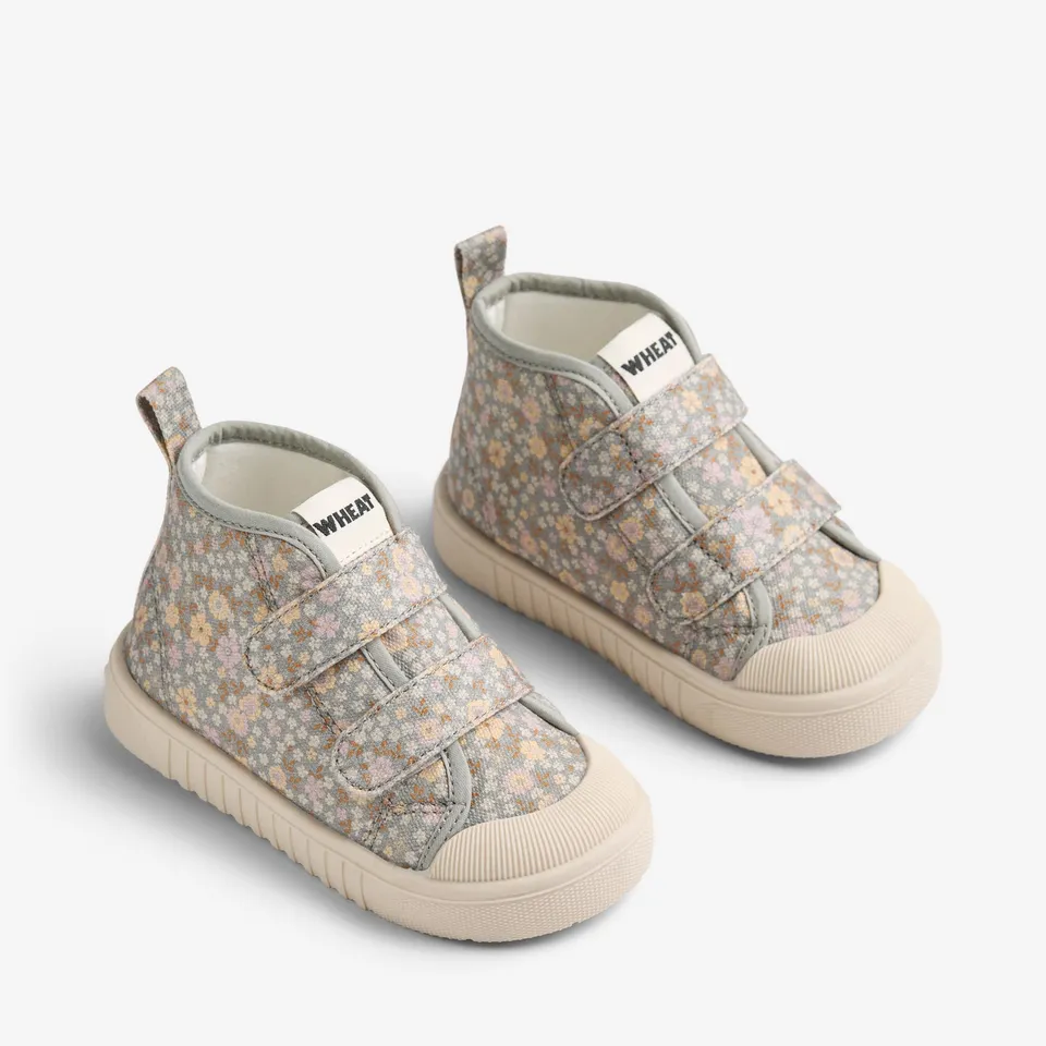 wheat-leo-sneaker-slightly-blue-flowers-canvas image 1