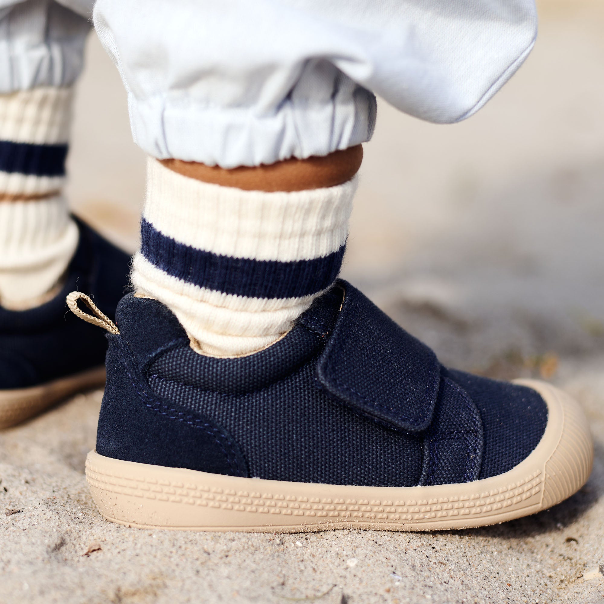wheat-kei-prewalker-navy-barfu-canvas-kleinkind image 2