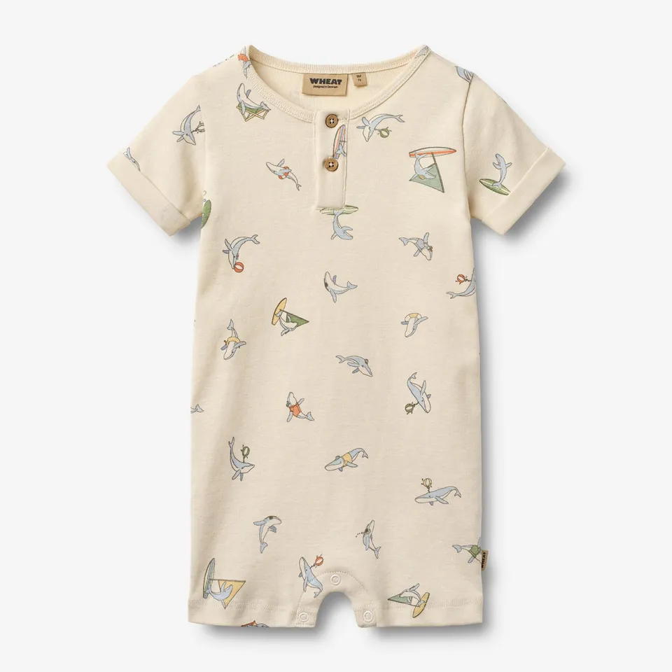wheat-alfred-strampler-kurz-whale-friends-bio-baumwolle image 1