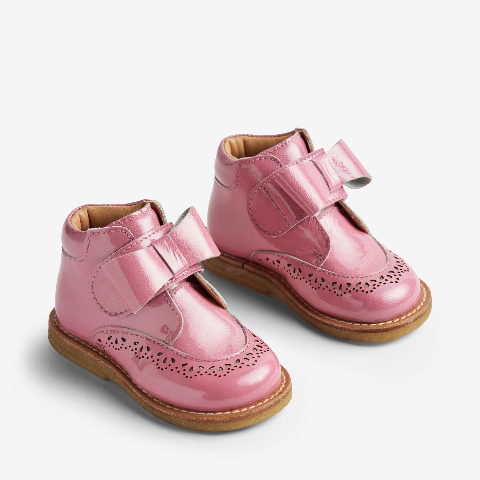 wheat-bowy-bootie-klett-lackleder-pink-schleife image 1