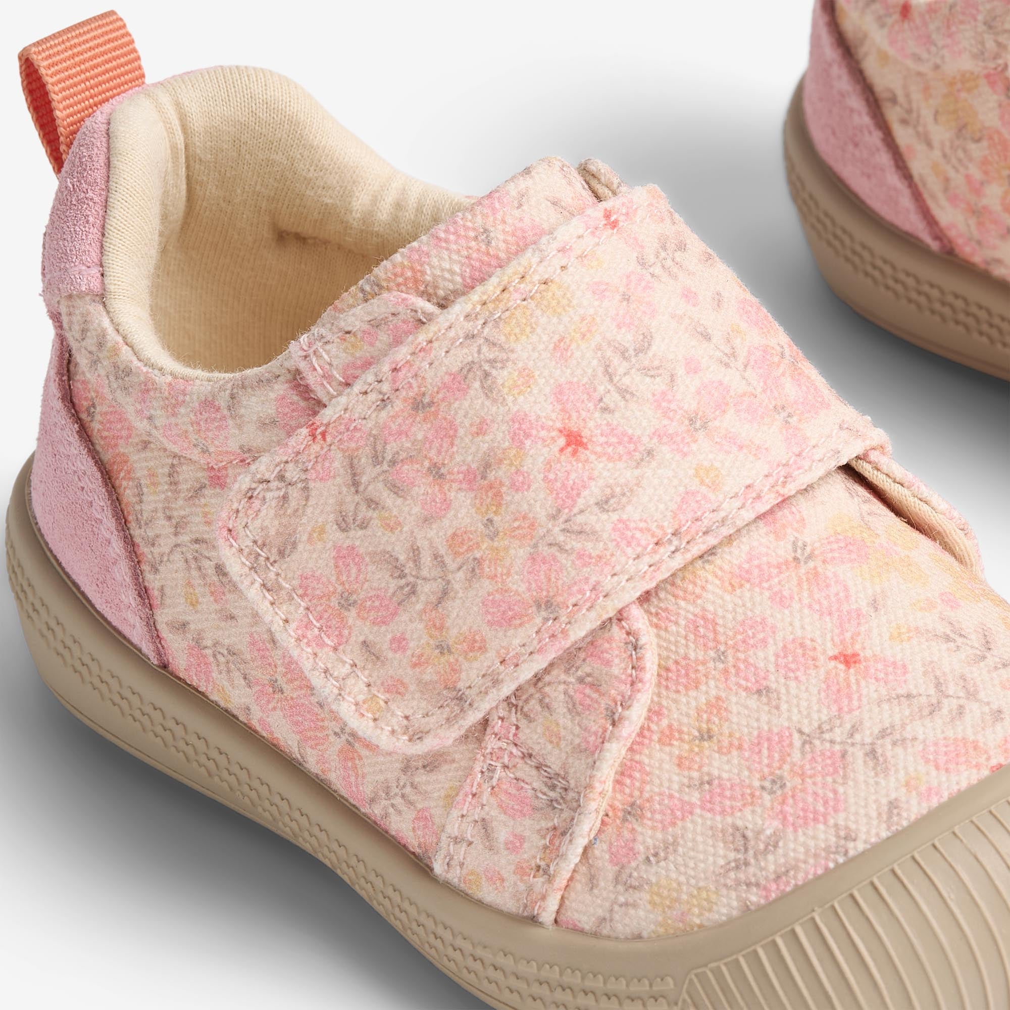 wheat-kei-prewalker-coral-flowers-klett-barfu image 4