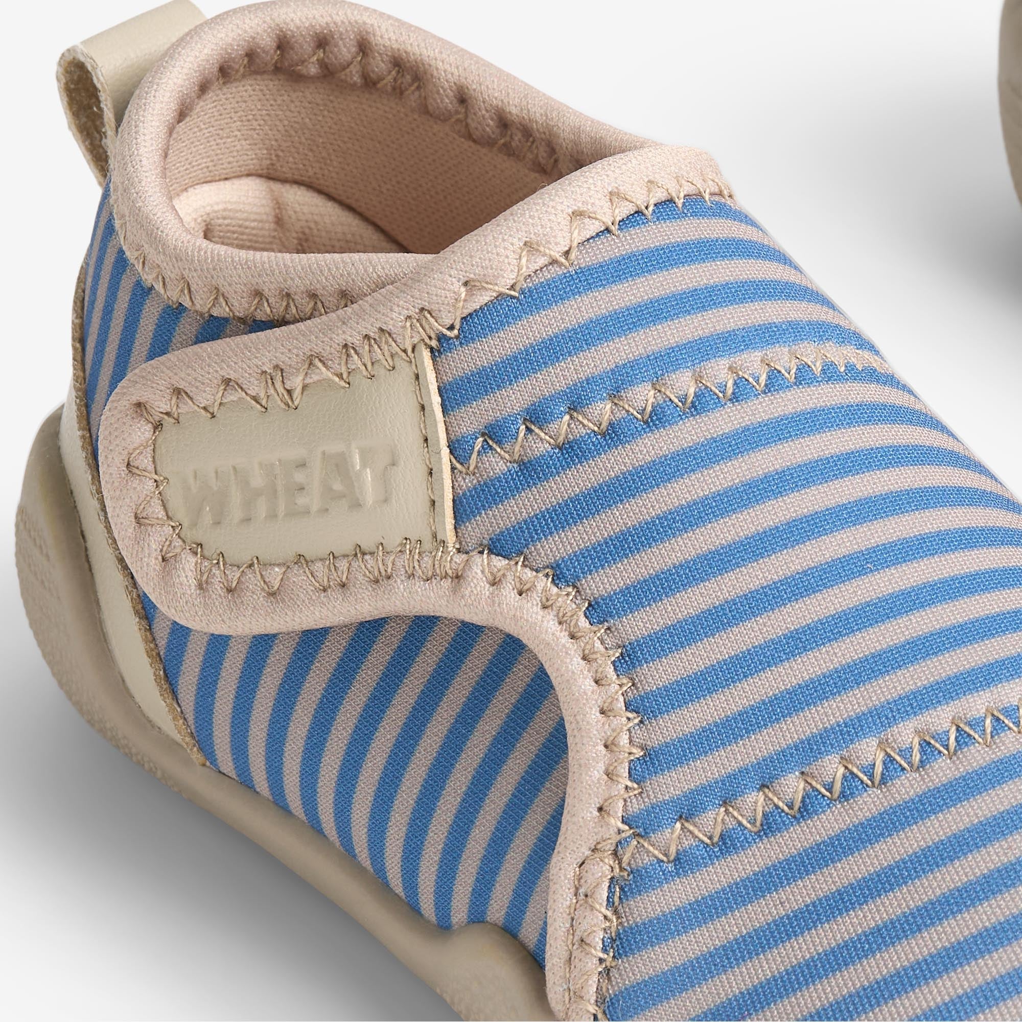 wheat-shawn-badeschuhe-blue-swim-stripe-neopren image 4