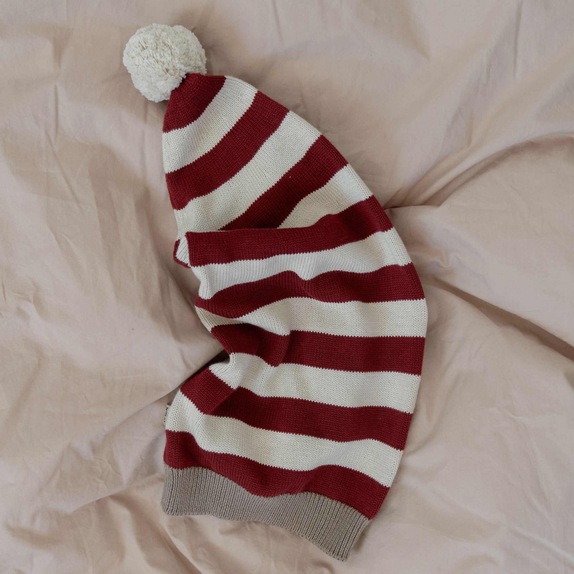 wheat-weihnachtsm-tze-red-stripe-bio-baumwolle-bommel image 4