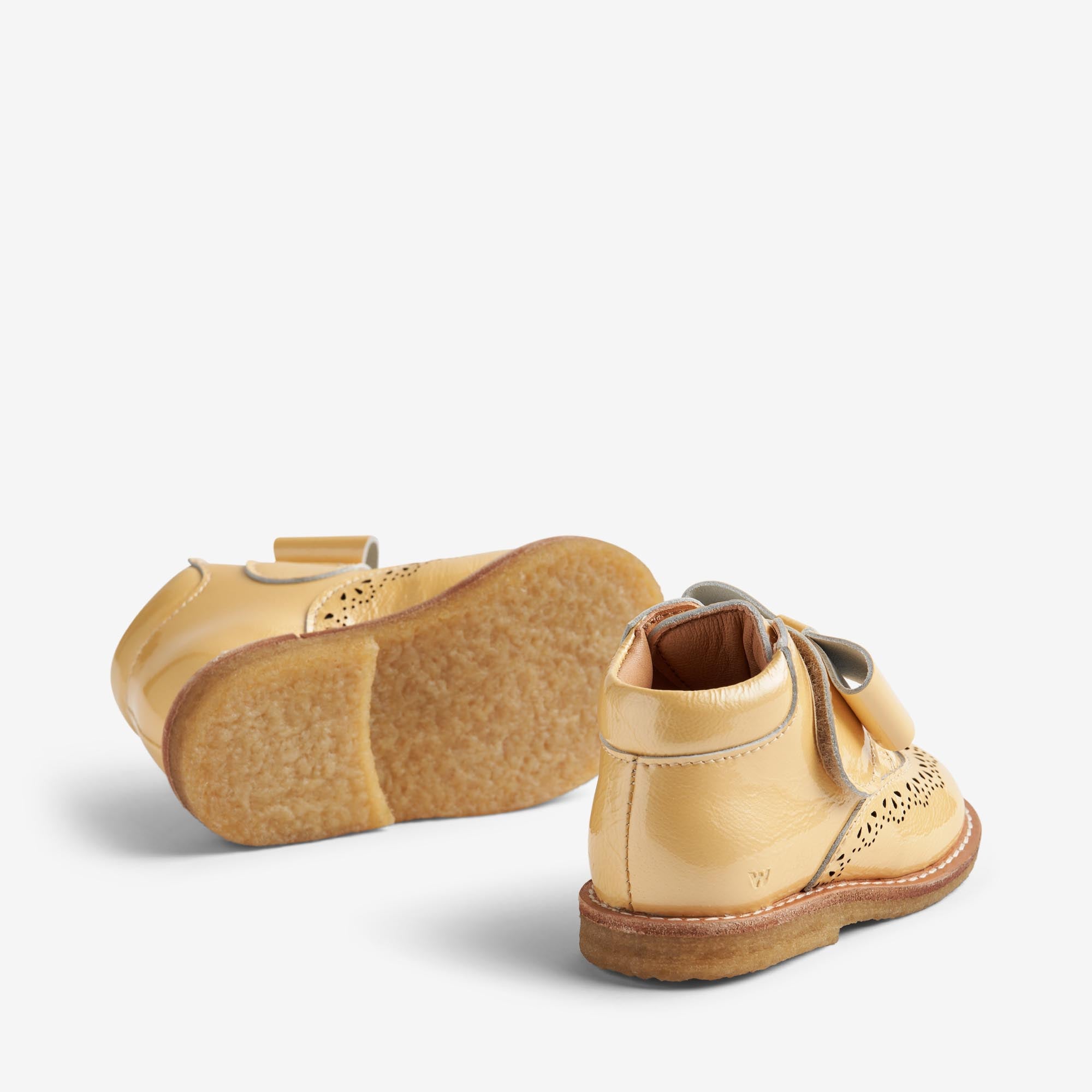 wheat-bowy-bootie-velcro-lemon-lackleder-schleife image 2
