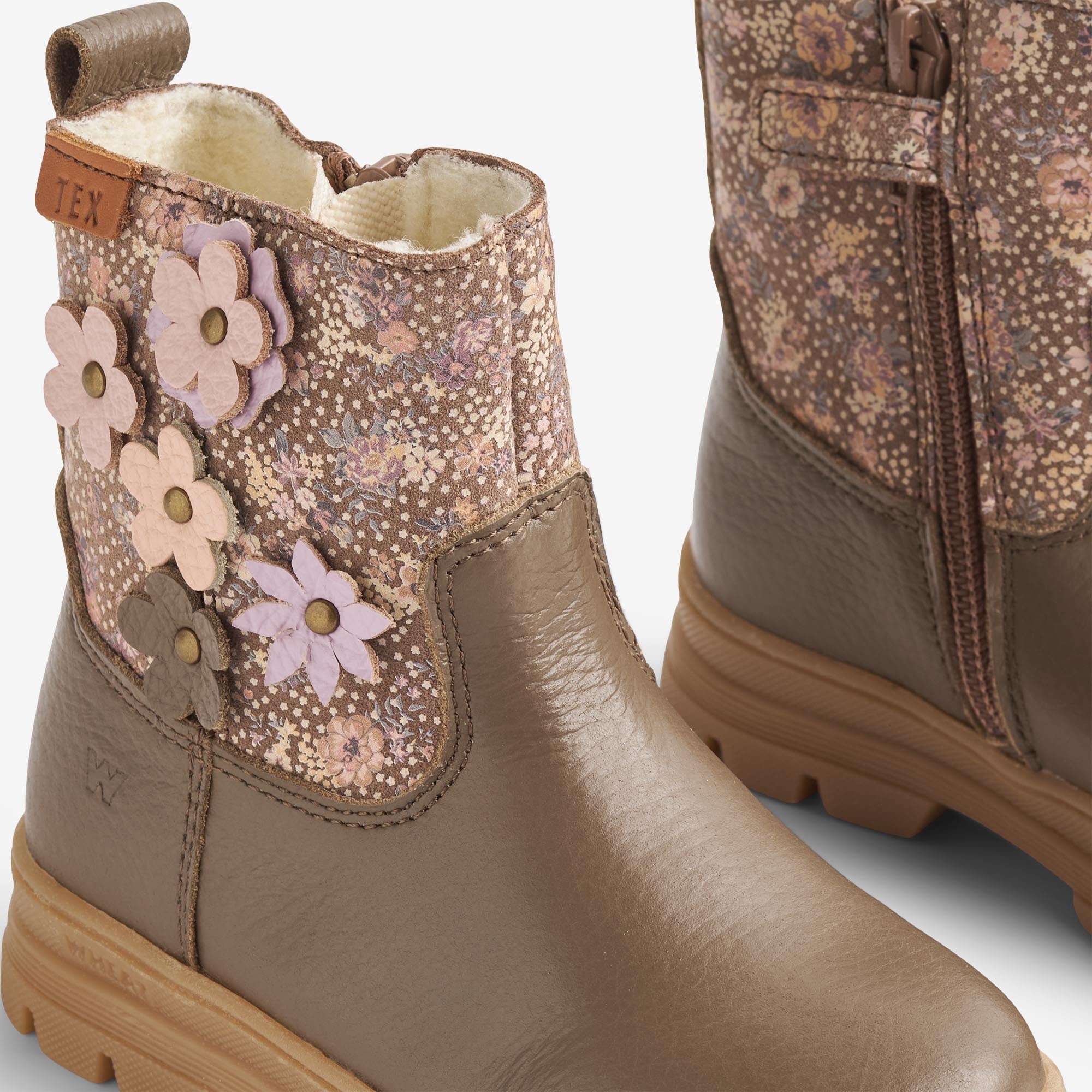 wheat-carmen-tex-winterboot-dry-wood-snow-flowers image 4