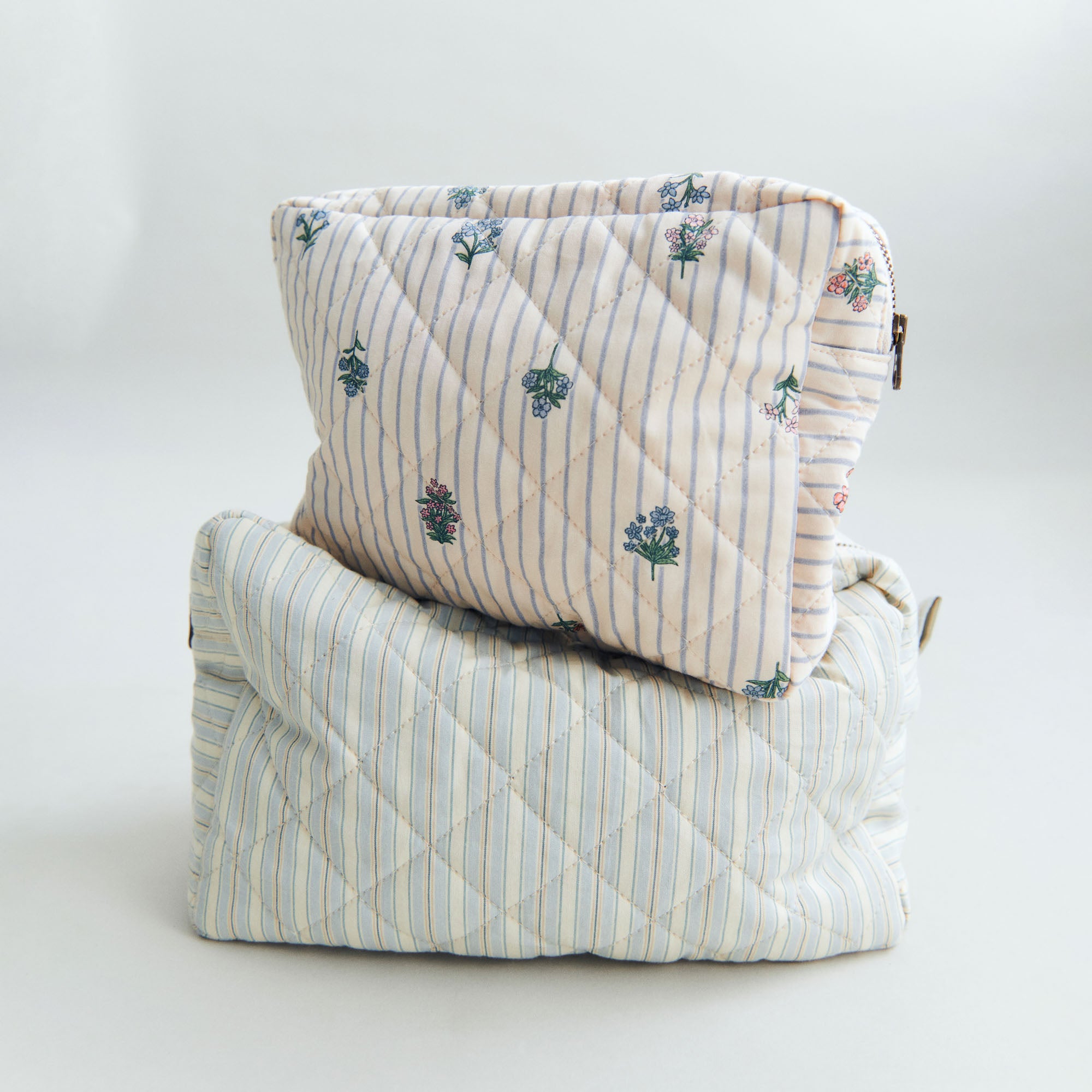 wheat-waschtasche-ziggi-large-kulturbeutel-blue-ocean-stripe-bio image 2