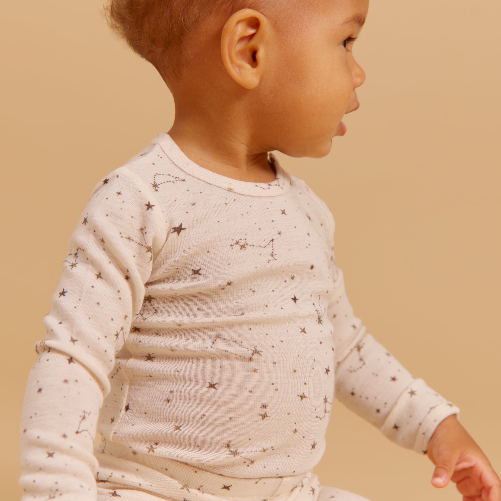 wheat-lucca-wool-body-langarm-eggshell-stars-merinowolle image 3