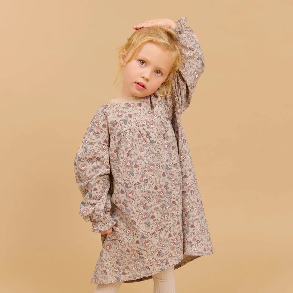 wheat-lilja-sweatkleid-soft-sand-flowers-bio-baumwolle image 1