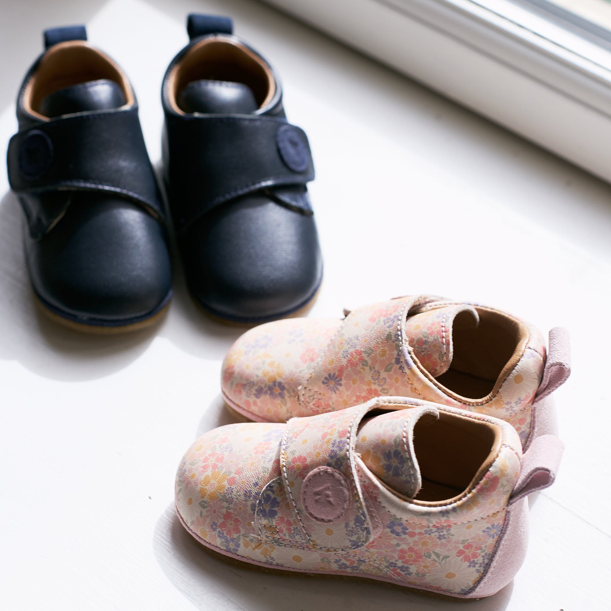 wheat-indoor-shoe-dakota-hausschuhe-navy-leder-klett image 2