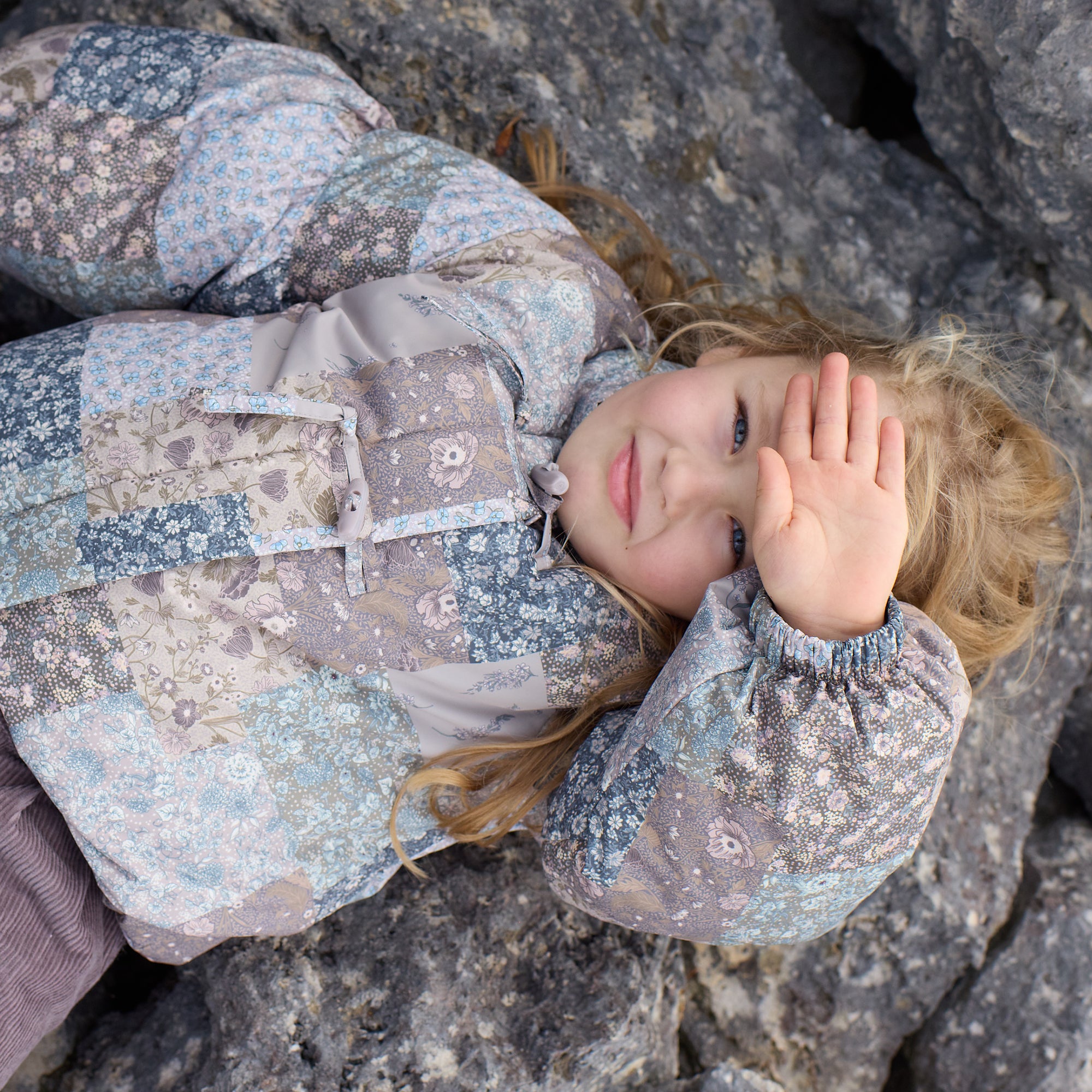 wheat-zallie-puffer-jacke-patchwork-flowers-wasserdicht image 3