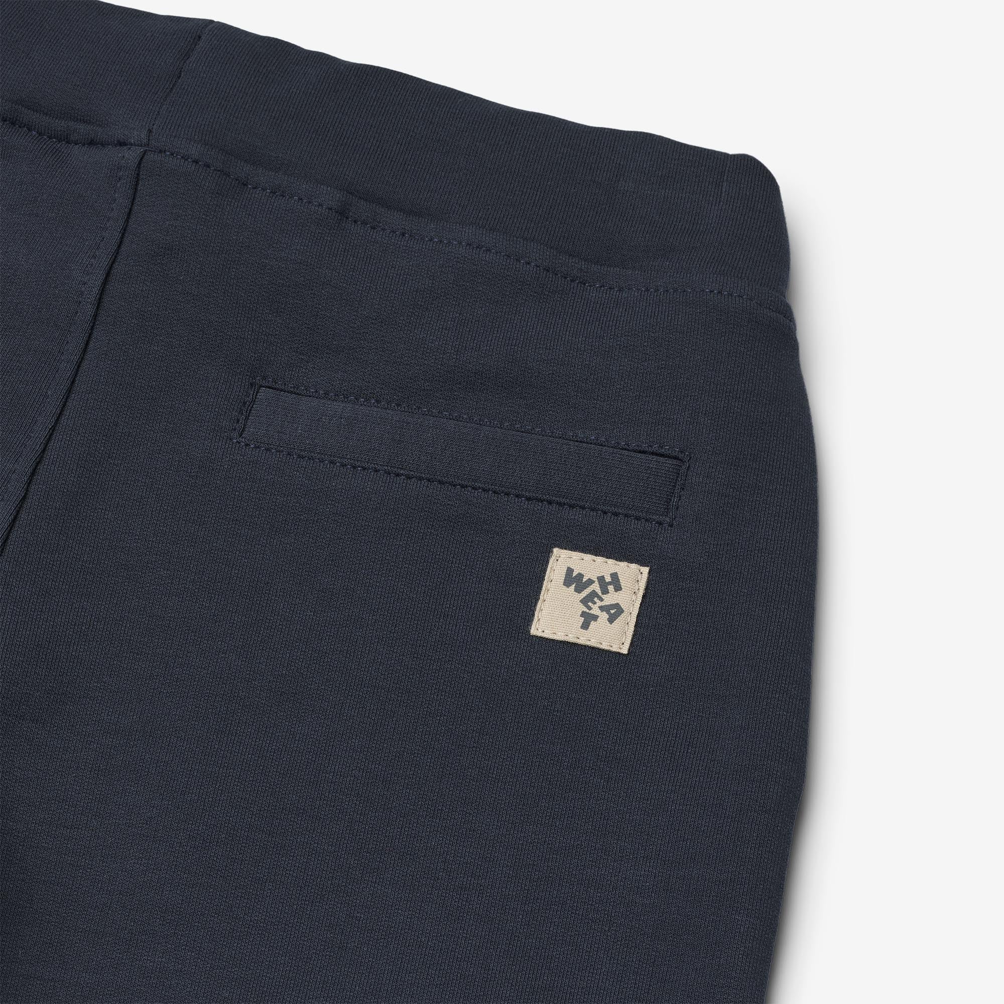wheat-manfred-sweatshorts-navy-bio-baumwolle-kinder-shorts image 3