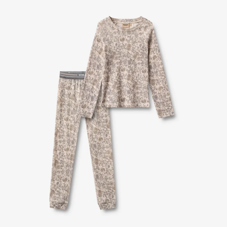 wheat-baselayer-set-grey-winter-flowers-merinowolle image 1