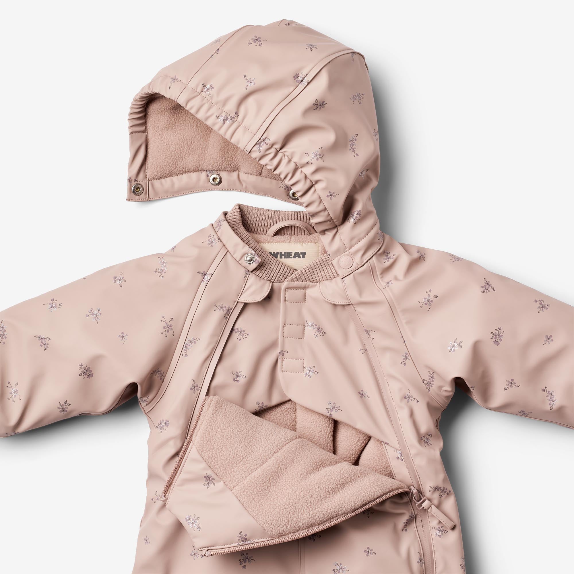 wheat-wintersuit-evig-schneeanzug-dry-rose-flowers image 4