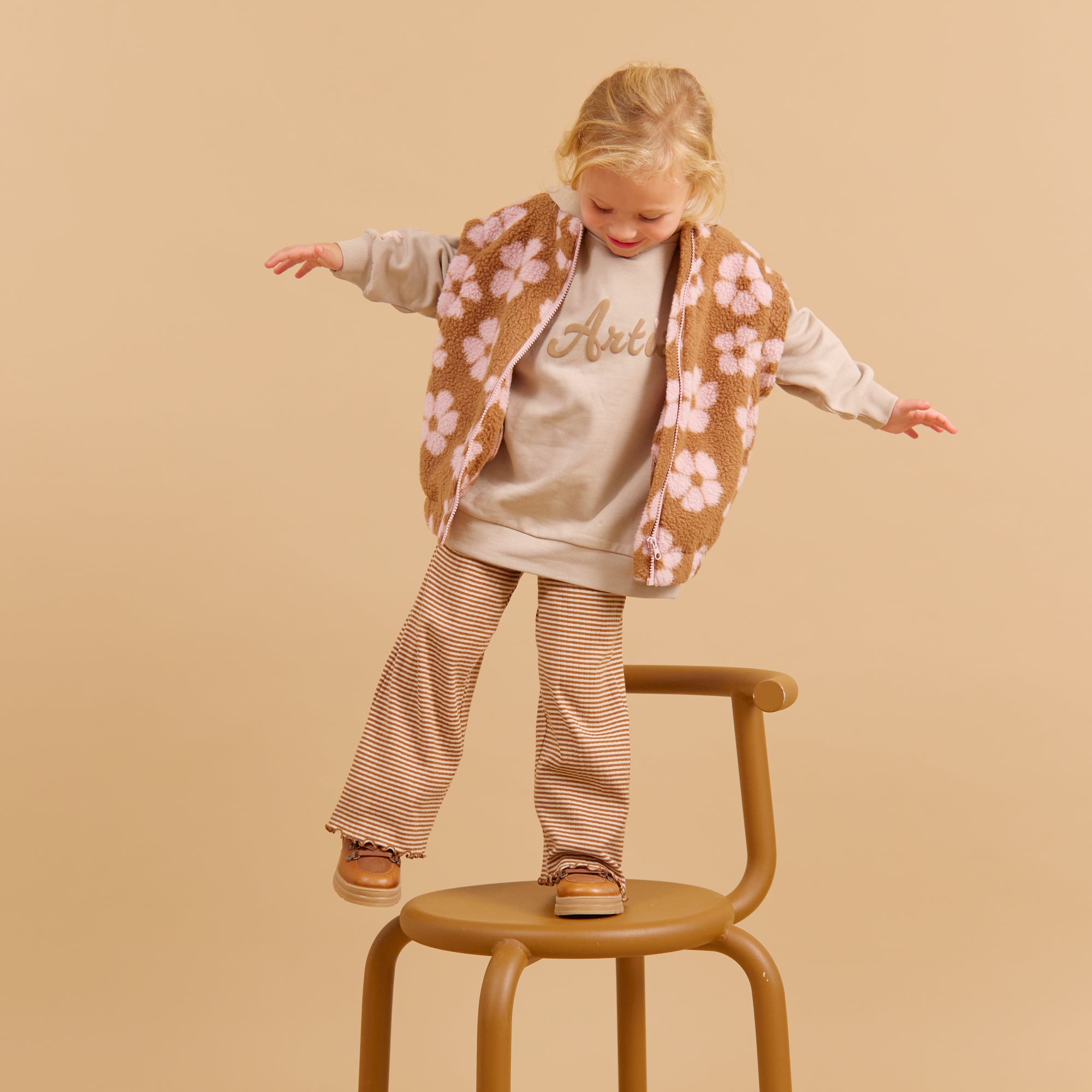 wheat-outerwear-selina-fleeceweste-warm-hazel-flowers image 2