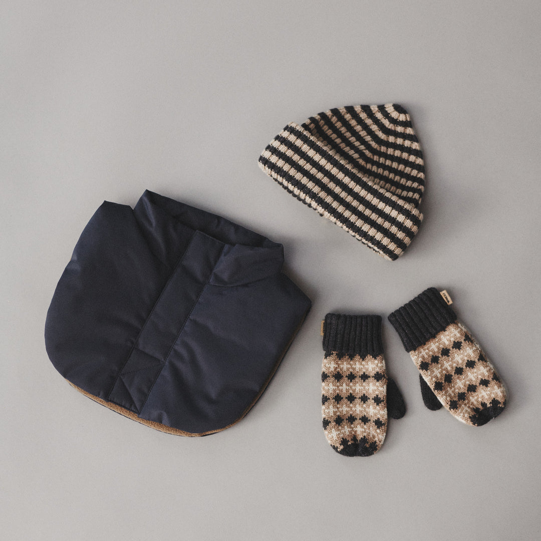 wheat-haansi-f-ustlinge-charcoal-merino-jacquard-2 image 2