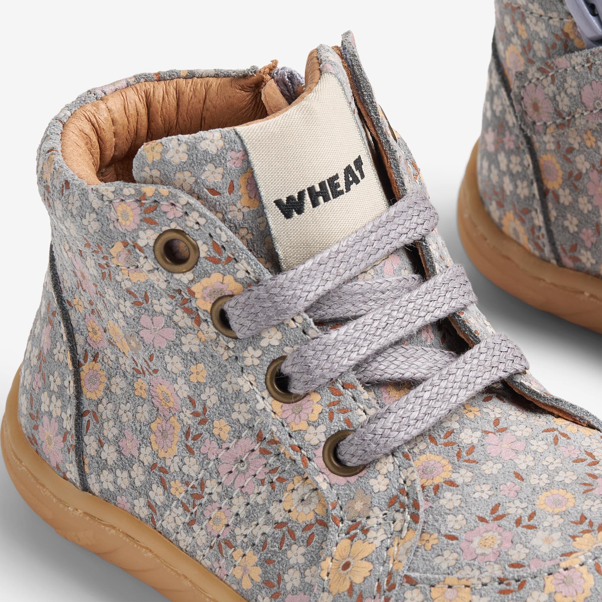 wheat-malia-barefoot-prewalker-blue-flowers-wildleder image 5