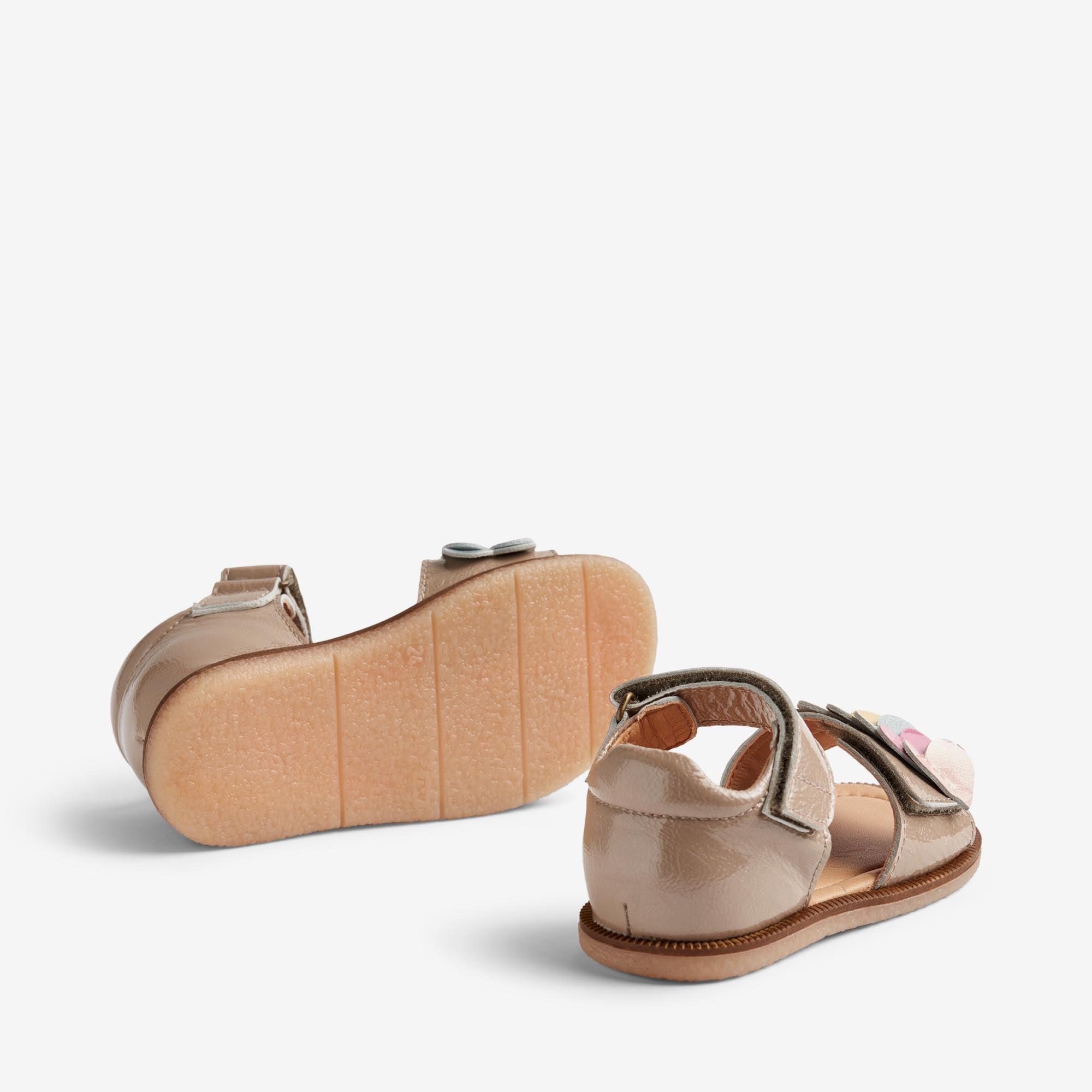 wheat-uma-sandale-beige-lackleder-herz-klett image 2