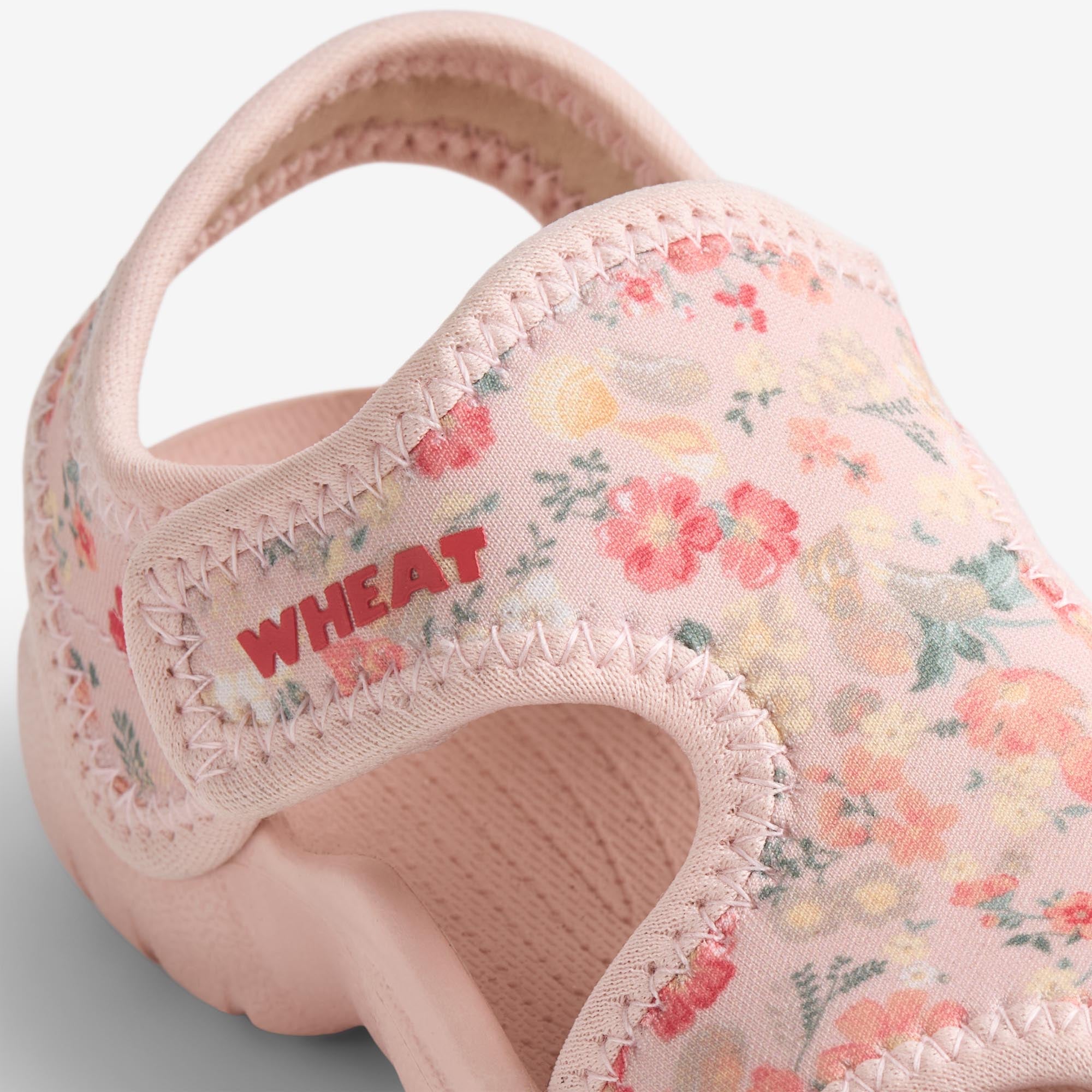 wheat-bani-sandale-powder-flowers-neopren-wassersandale image 4