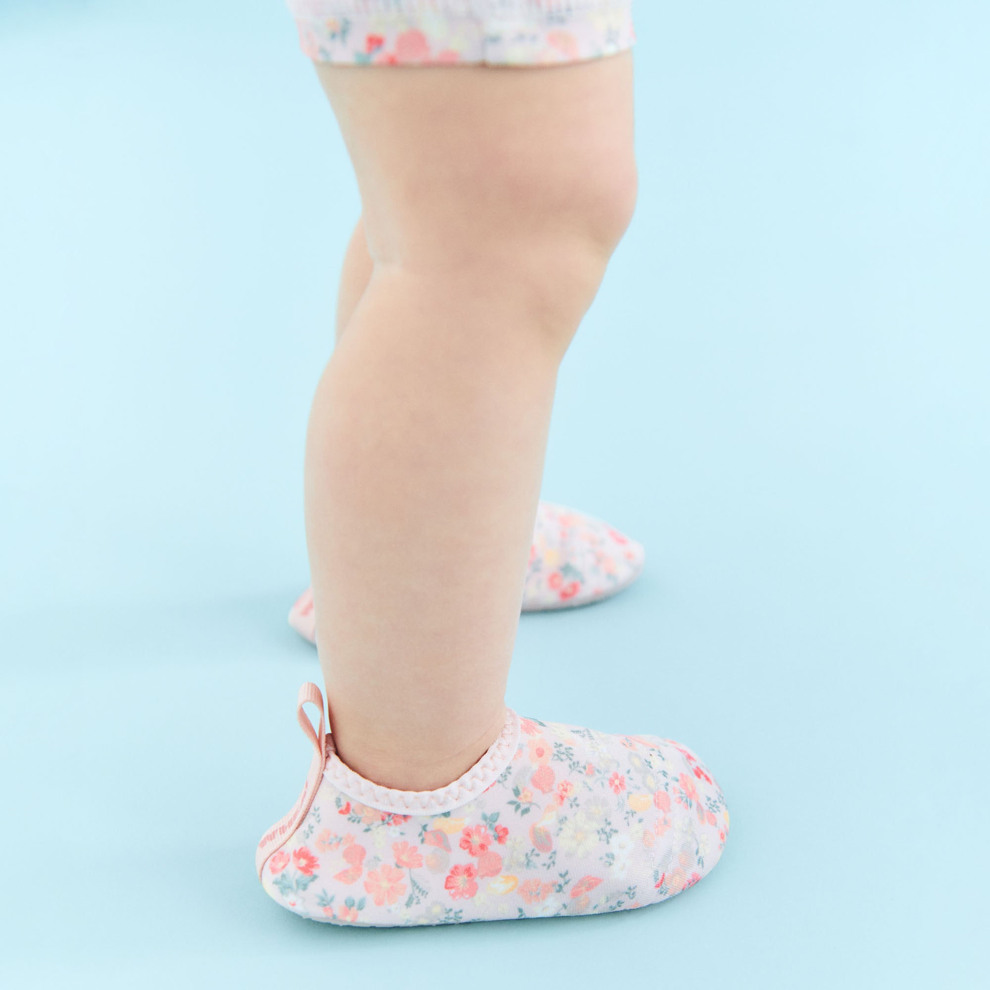 wheat-dolphin-badeschuhe-powder-flowers-kinder-barfu image 2