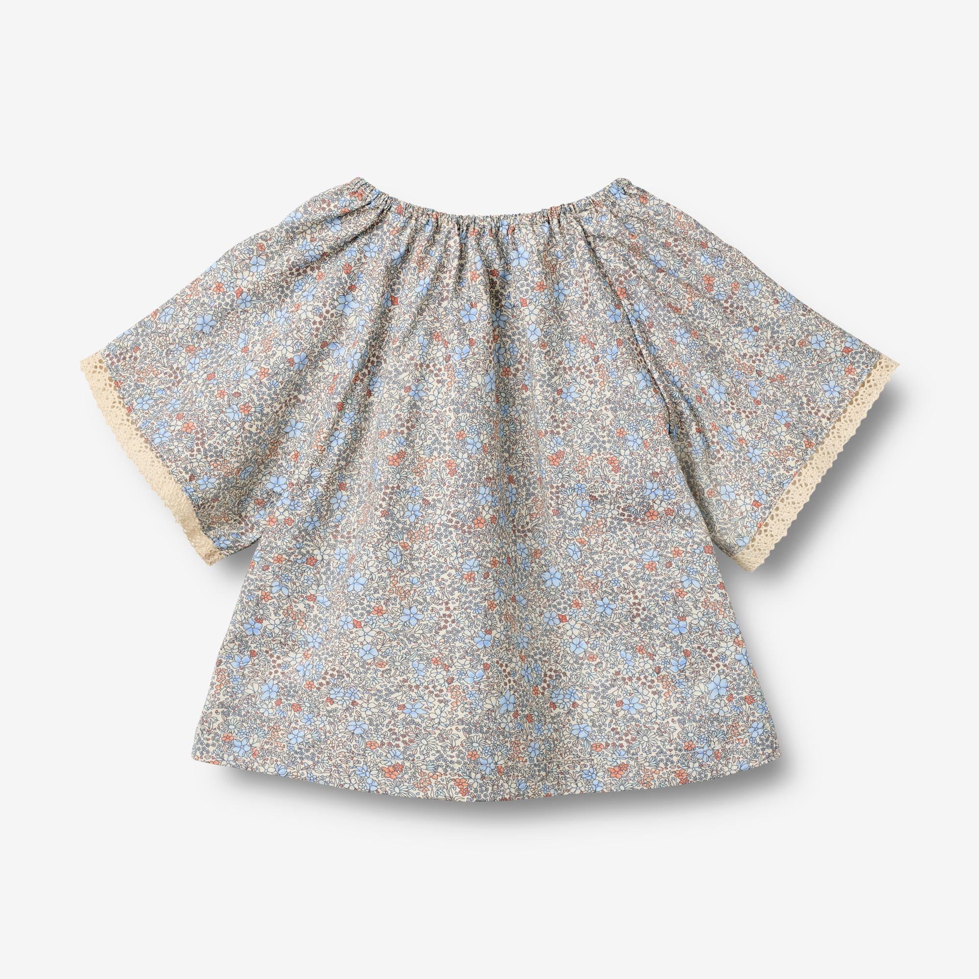 wheat-hannah-bluse-baby-air-blue-flowers-bio-baumwolle image 2