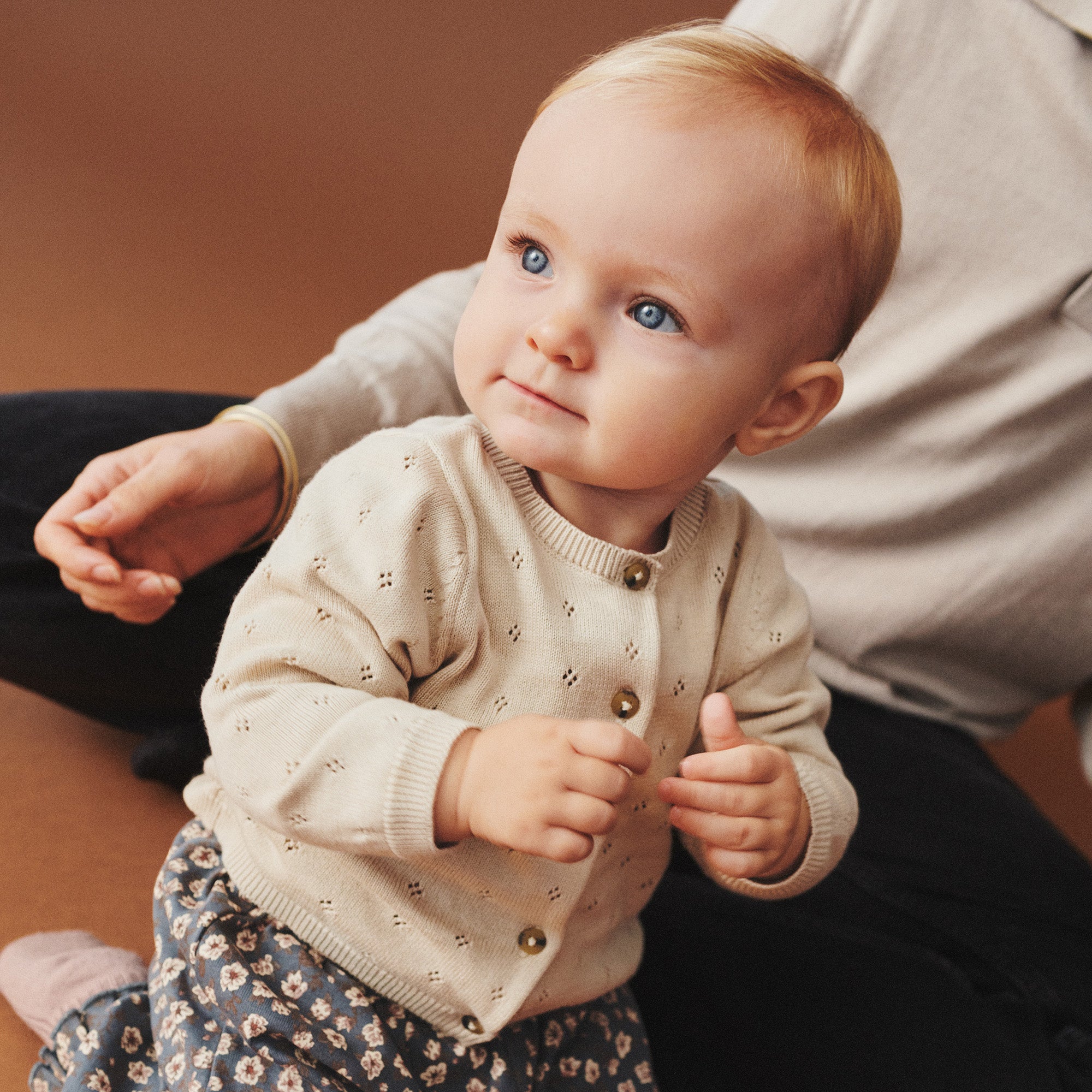 wheat-maia-strickjacke-baby-offwhite-bio-baumwolle image 3