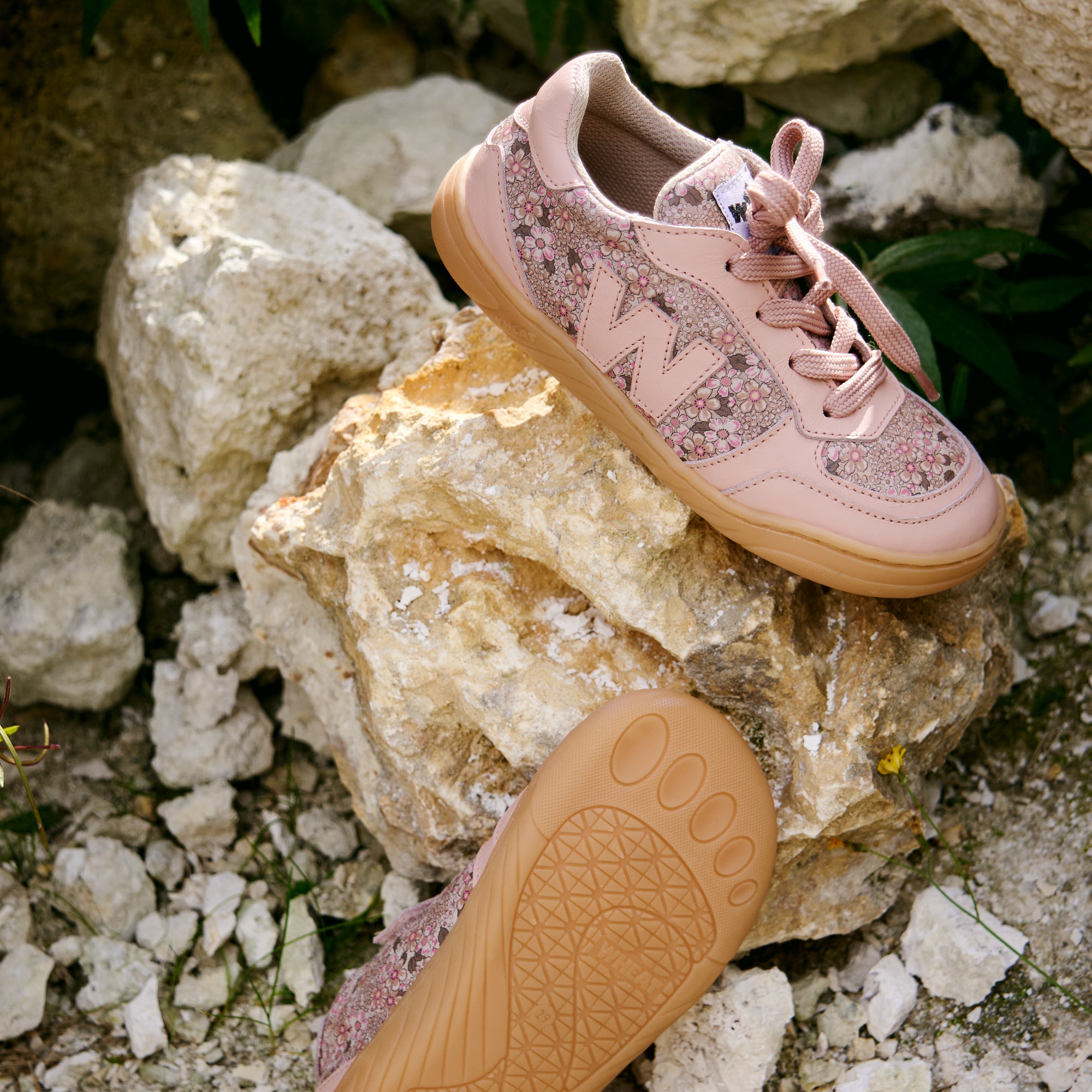 wheat-aslan-barfu-sneaker-dime-rose-bio-leder-blumen image 3