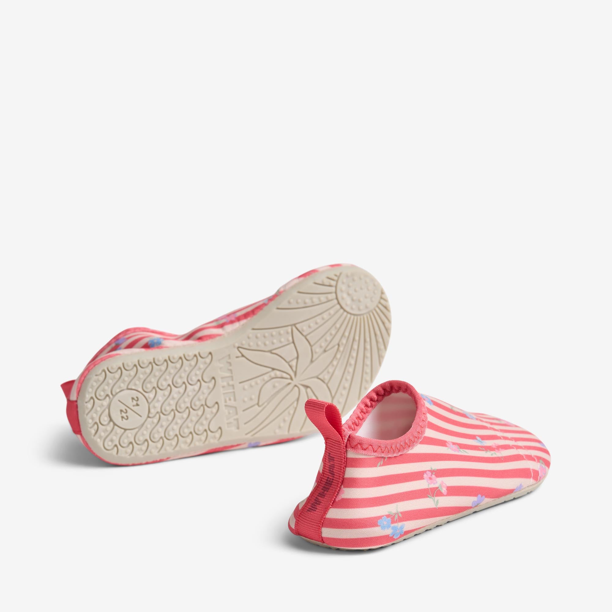wheat-dolphin-schwimmschuh-red-stripe-flowers-barefoot image 5