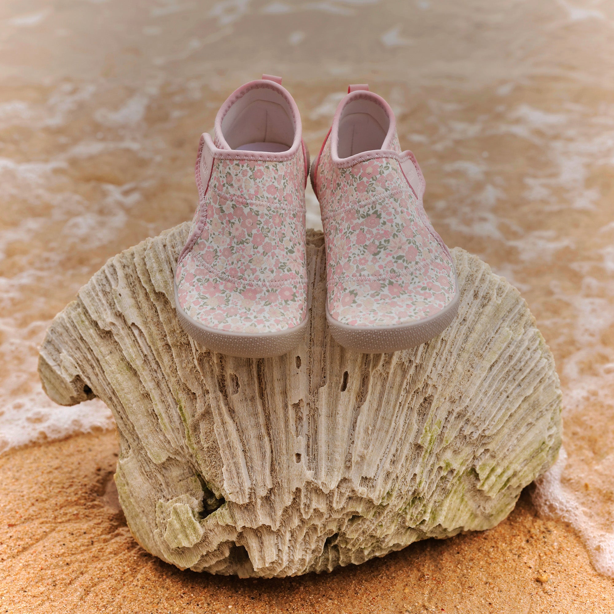 wheat-shawn-badeschuhe-ivory-flower-meadow-barfu-wasserschuhe image 2