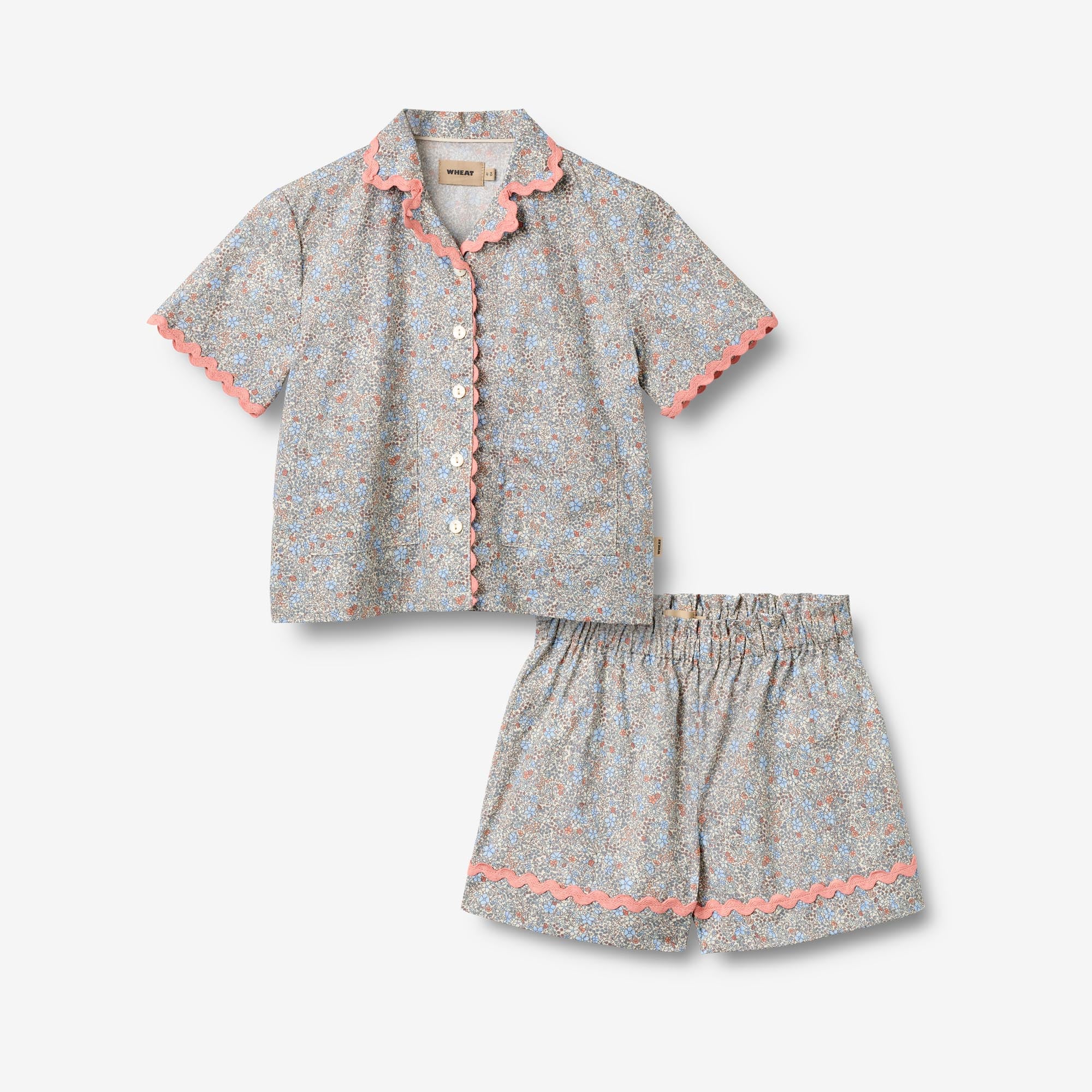 wheat-set-vilma-bluse-shorts-air-blue-flowers-bio-baumwolle image 1
