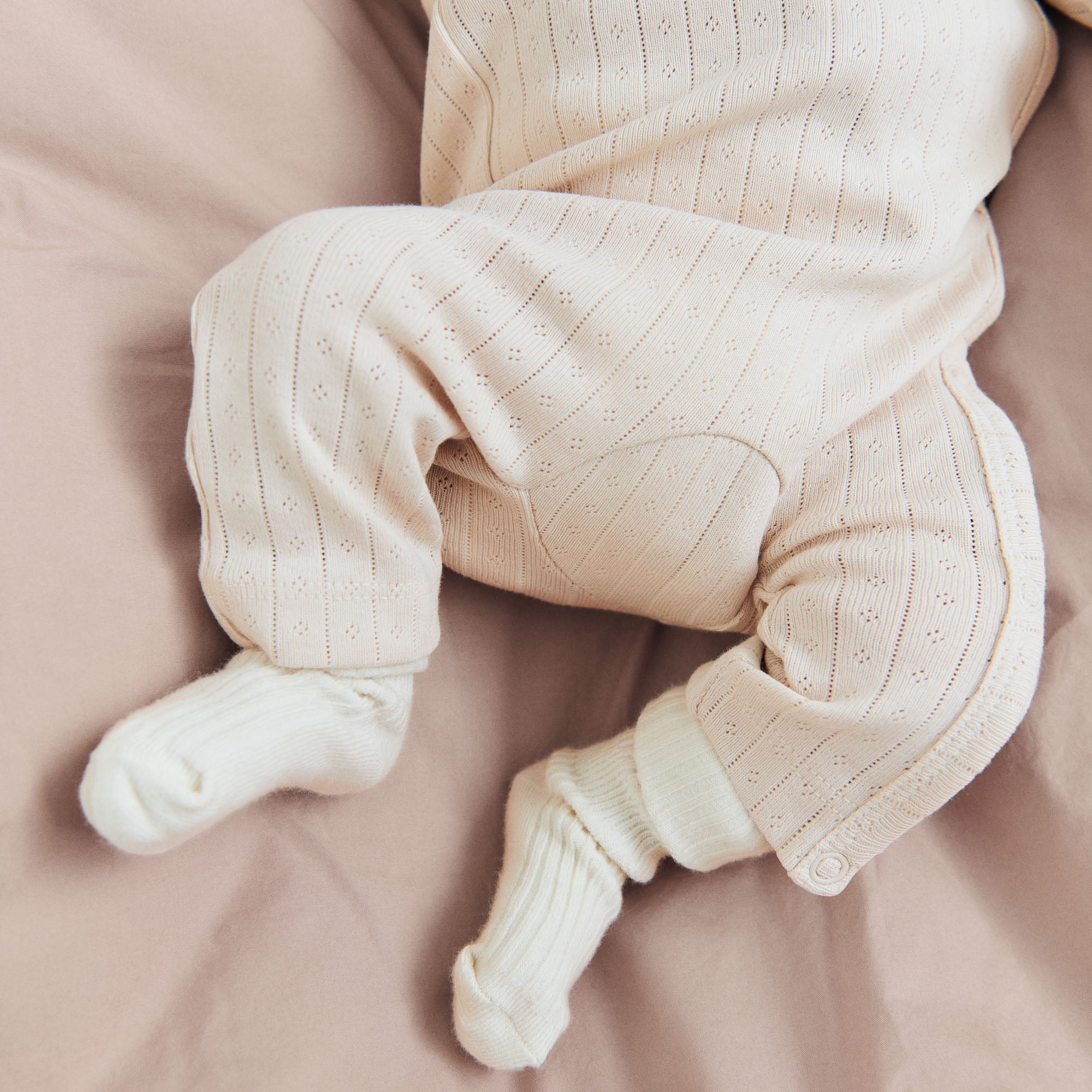 wheat-everest-wrapsuit-l-s-almond-peach-baby-wickelbody-bio image 3