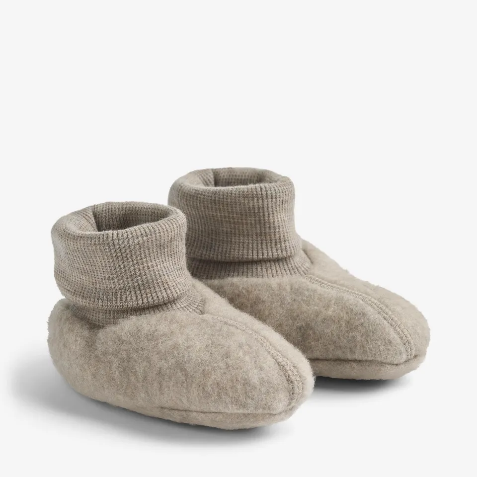 wheat-lei-wollfleece-babyschuhe-khaki-melange-merino image 1