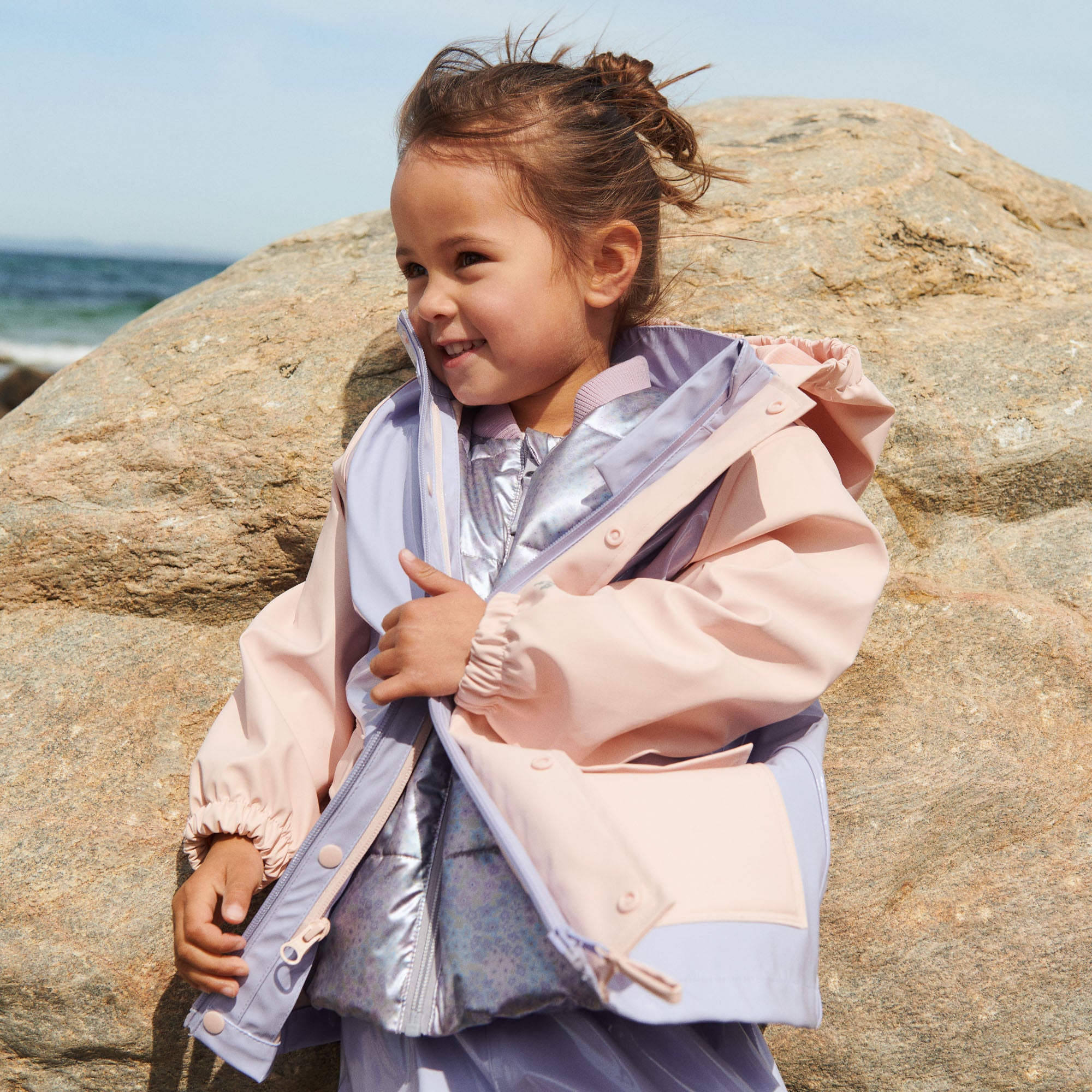 wheat-fryd-puffer-gilet-kinderweste-silver-sky-flower-recycelt image 3