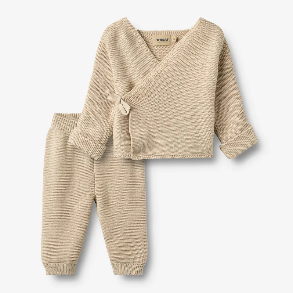 wheat-indigo-baby-set-offwhite-strick-geschenkbox-neugeborene image 1